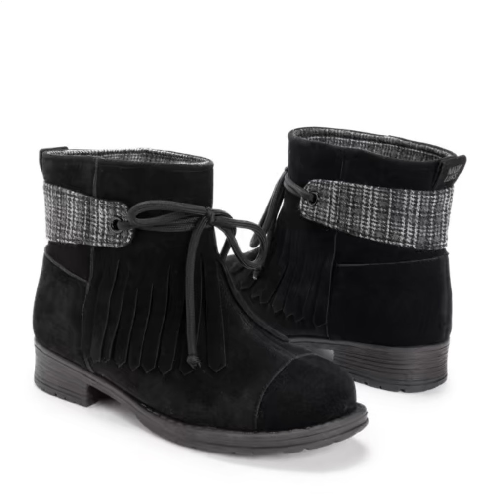 NWT MUK LUKS® Women's Lynsey Boots